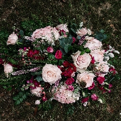 Simple and stylish funeral flowers